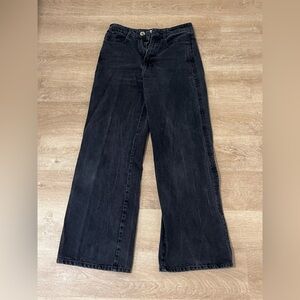 Zara Black Relaxed Jeans with Classic Style